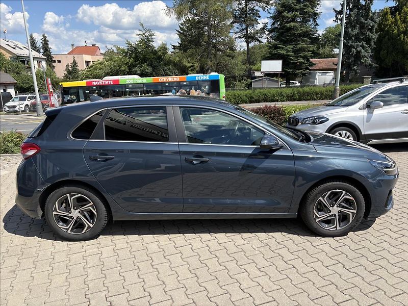 Hyundai i30 1,0   HB Smart AUTOMAT - fotka 6 z 17