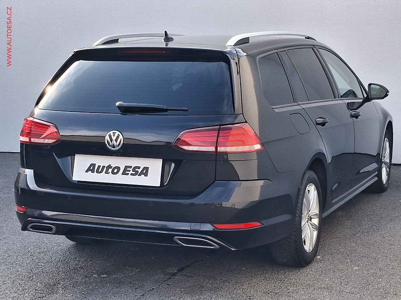 Volkswagen Golf (2020) 2.0 TDi, R-Line, DSG, navi - fotka 4 z 20