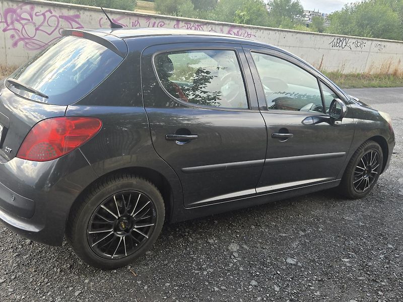 Peugeot 207 (2007) Peugeot 207 1.6 HDI  80KW RV 2 - fotka 13 z 26