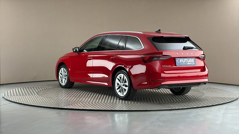 Škoda Octavia 2.0 TDI DSG Style Combi - fotka 2 z 26