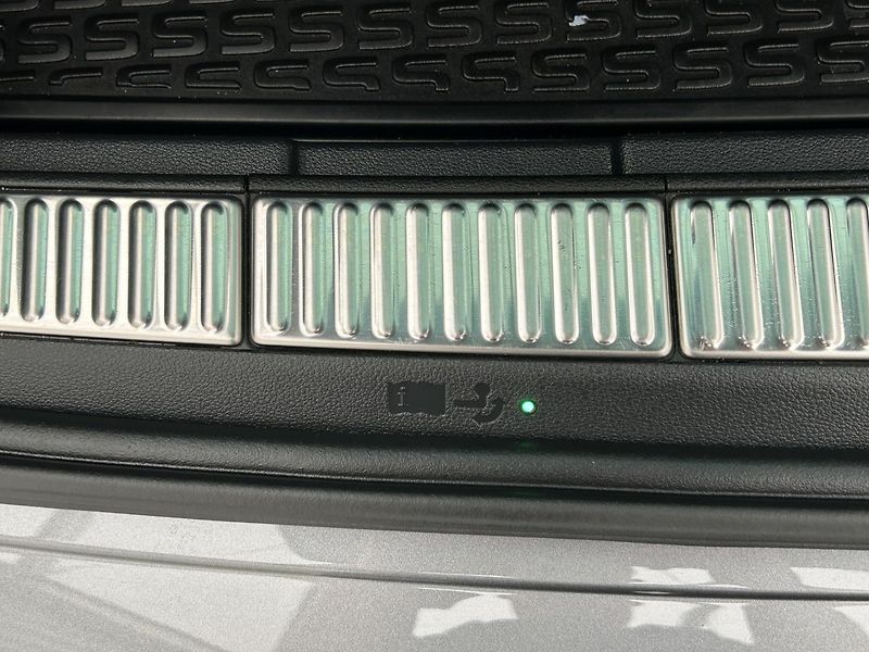 Škoda Superb 2.0 TDI L & K - fotka 29 z 35