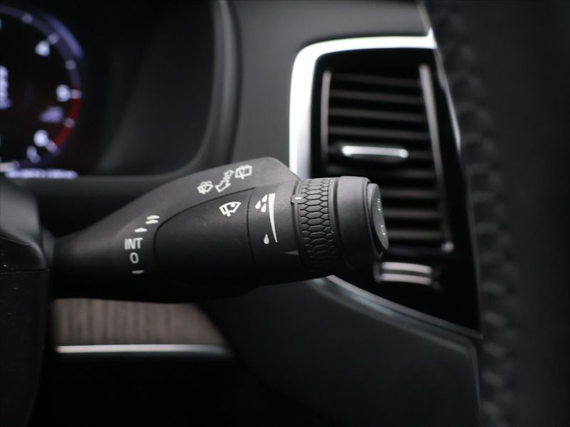 Volvo XC90 2,0 B5 173kW Inscription CZ DP - fotka 18 z 31