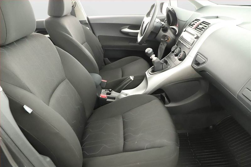 Toyota Auris (2011) 1.6 Valvematic, ČR,1.maj - fotka 7 z 15