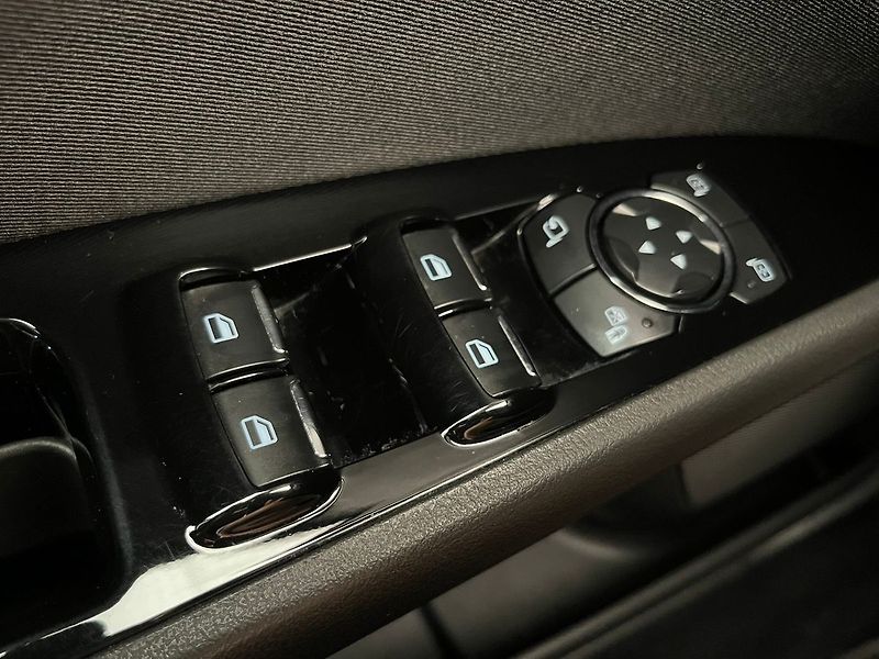 Ford Mondeo 2.0 EB 140 kW Titanium servis - fotka 22 z 56
