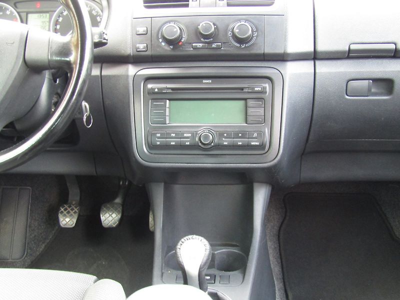 Škoda Fabia (2008) 1.4 16V  63kW  SPORT - fotka 17 z 38