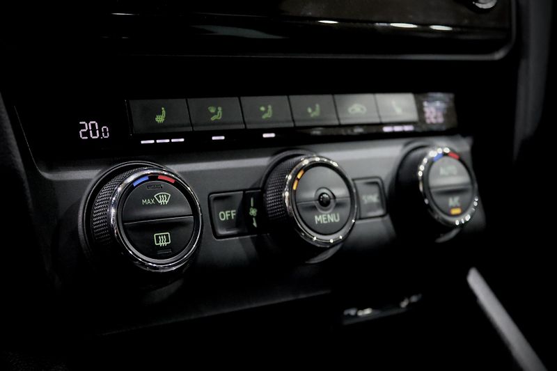 Škoda Octavia 3 Combi 1.4 TSI 110kW DSG - fotka 23 z 27