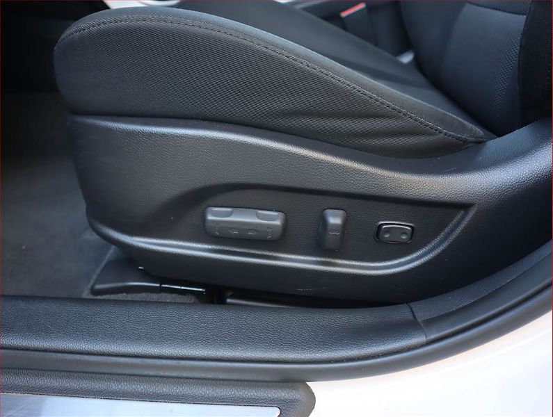 Hyundai i40 (2013) 1.7 CRDi, Automat, Navi - fotka 17 z 20