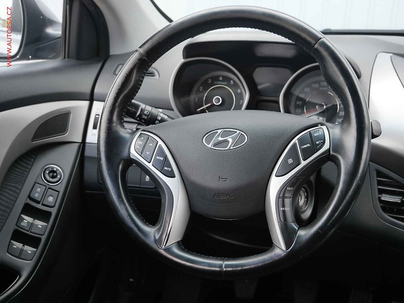 Hyundai Elantra (2011) 1.6i 16V, ČR, AC, tempo - fotka 11 z 17