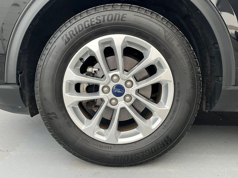Ford Kuga 2.5 Duratec HEV TITANIUM - fotka 49 z 51