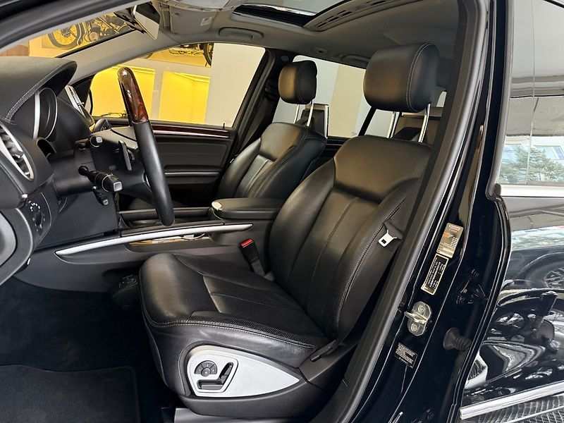 Mercedes-Benz GL (2009) 550 4MATIC - fotka 8 z 34