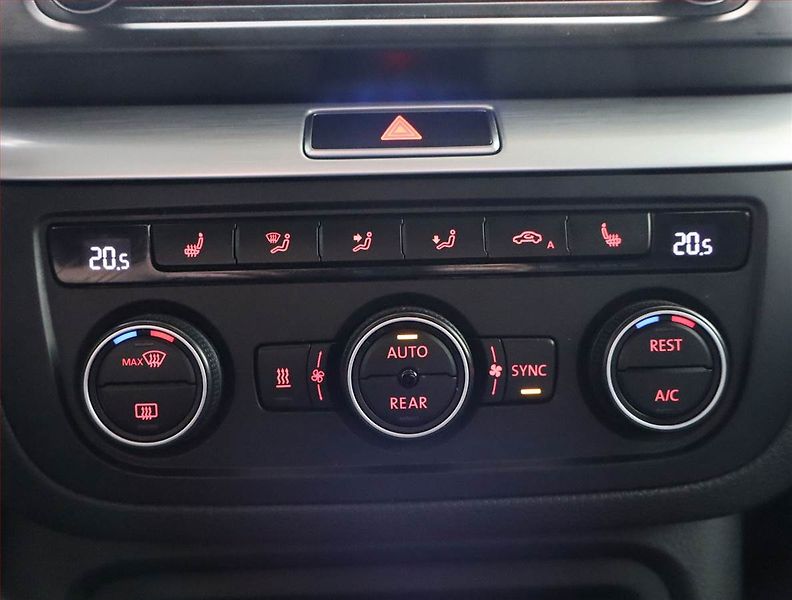 Volkswagen Sharan (2015) 2.0 TDI, Automat, Serv.kniha - fotka 19 z 26