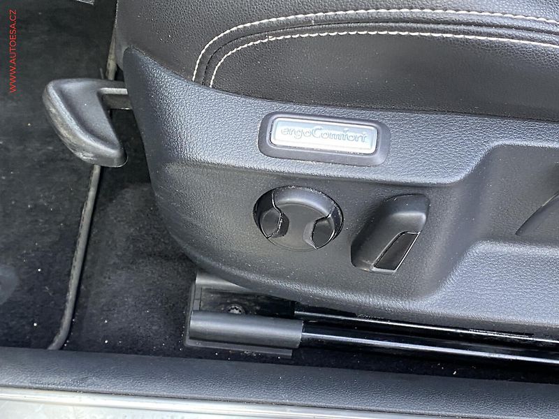 Volkswagen Passat (2020) 1.6 TDi, Elegance, DSG, LED - fotka 12 z 18