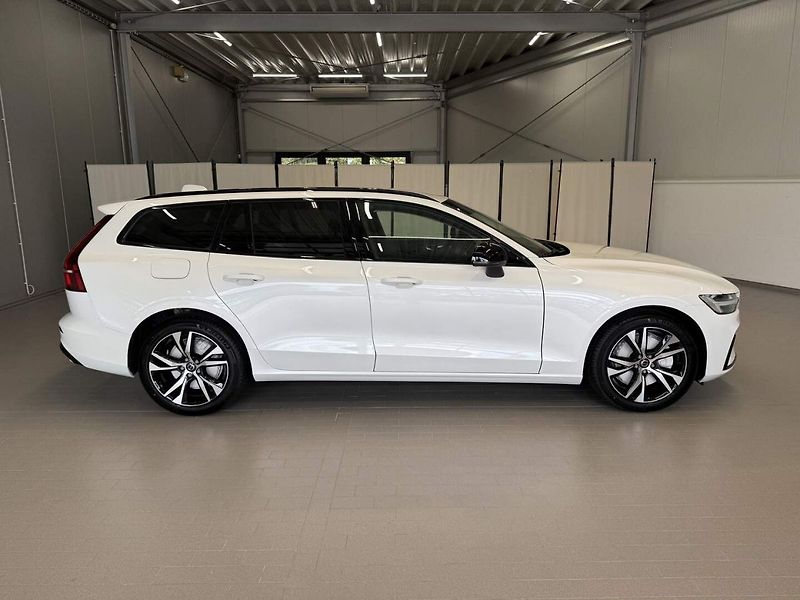 Volvo V60 (2026) B4 2.0L 197+14 HP AT7 FWD PLUS - fotka 5 z 24