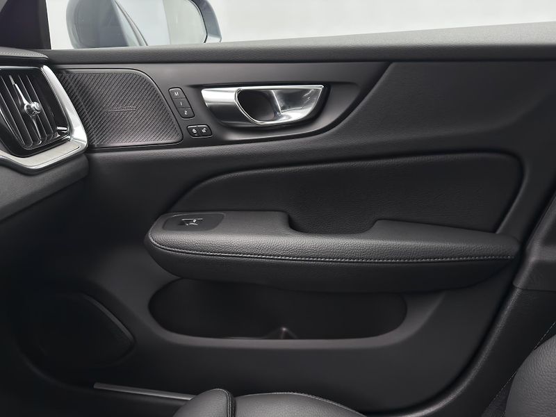 Volvo V60 CC MOMENTUM PRO AUT - fotka 29 z 48