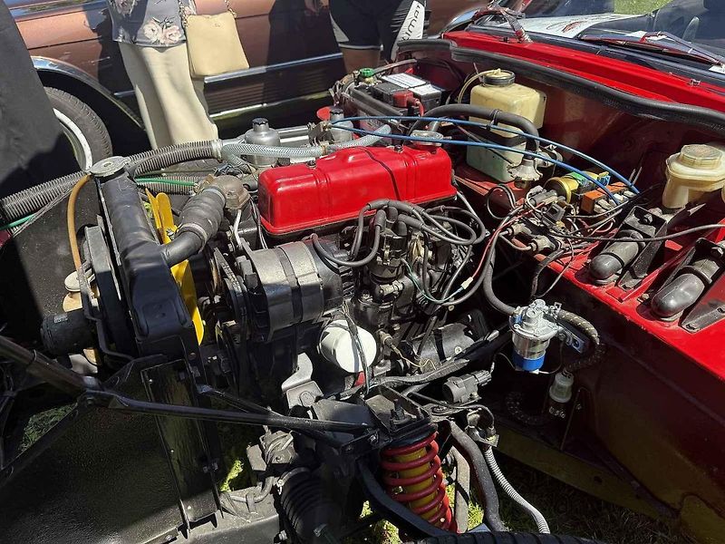 Návštěvníci akce mohli obdivovat kolem 140 historických automobilů, motorek i traktorů.