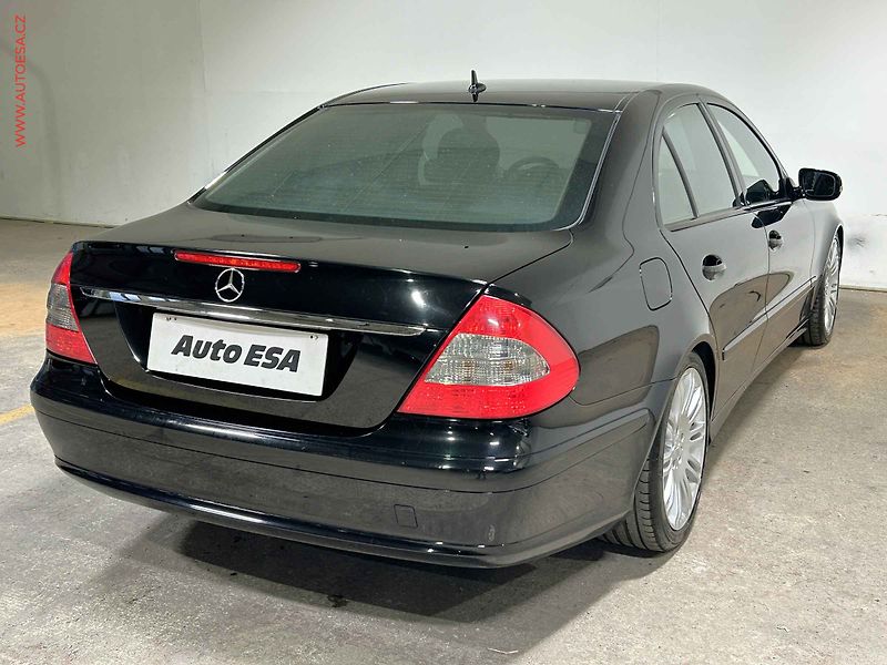 Mercedes-Benz Třídy E (2007) 2.2CDi E220, 1.maj, Xenon - fotka 4 z 15