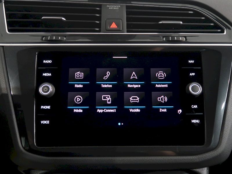 Volkswagen Tiguan (2021) R-LINE 2.0TSI 140KW 4x4 DSG - fotka 21 z 40