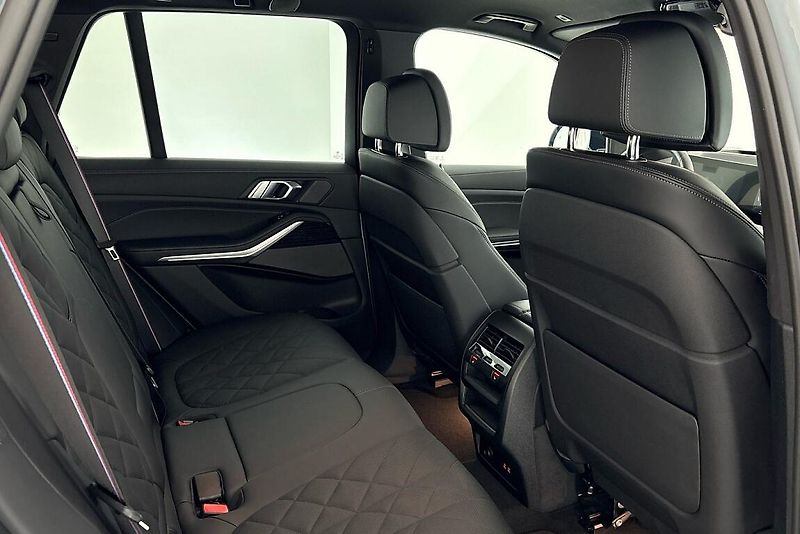 BMW X5 xDrive30d - fotka 13 z 26