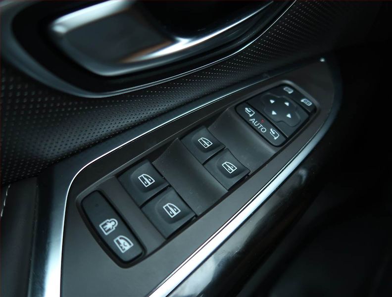 Renault Espace (2016) 1.6 dCi, Automat, Kůže, Navi - fotka 19 z 28