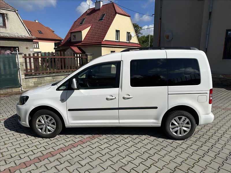 Volkswagen Caddy 1,6 TDI PO VELKÉM SERVISE - fotka 8 z 17