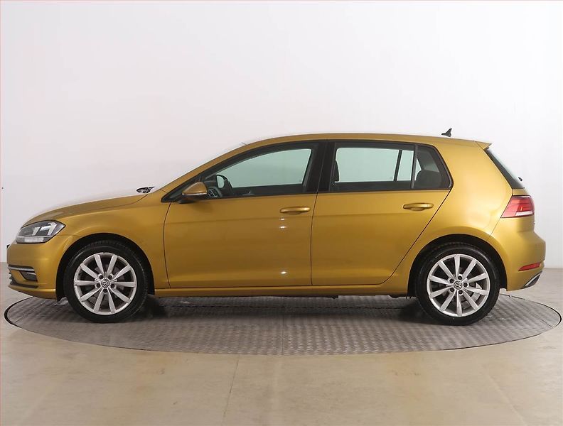 Volkswagen Golf (2019) 1.0 TSI, Tempomat - fotka 3 z 17