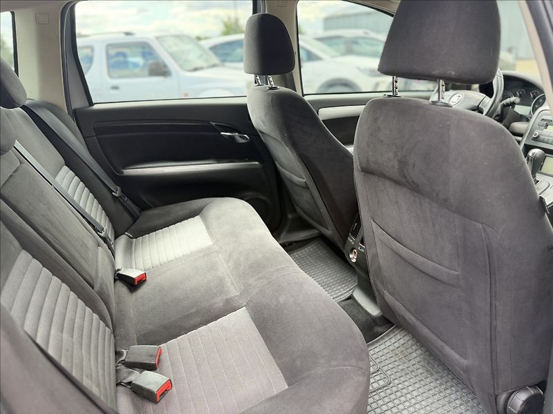 Fiat Croma 1,9 JTD AUTOMAT - fotka 22 z 25