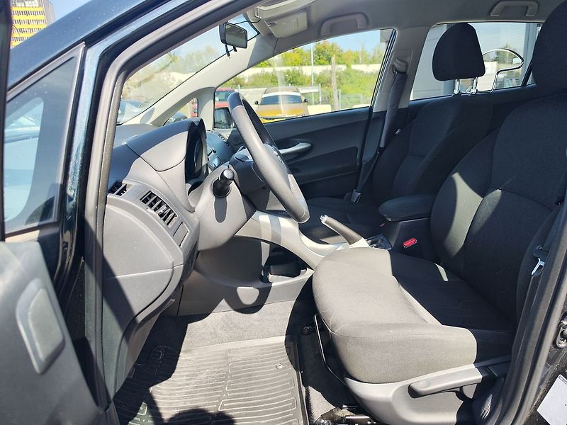 Toyota Auris 1.6 Valvematic/97kW Terra Cool - fotka 12 z 22