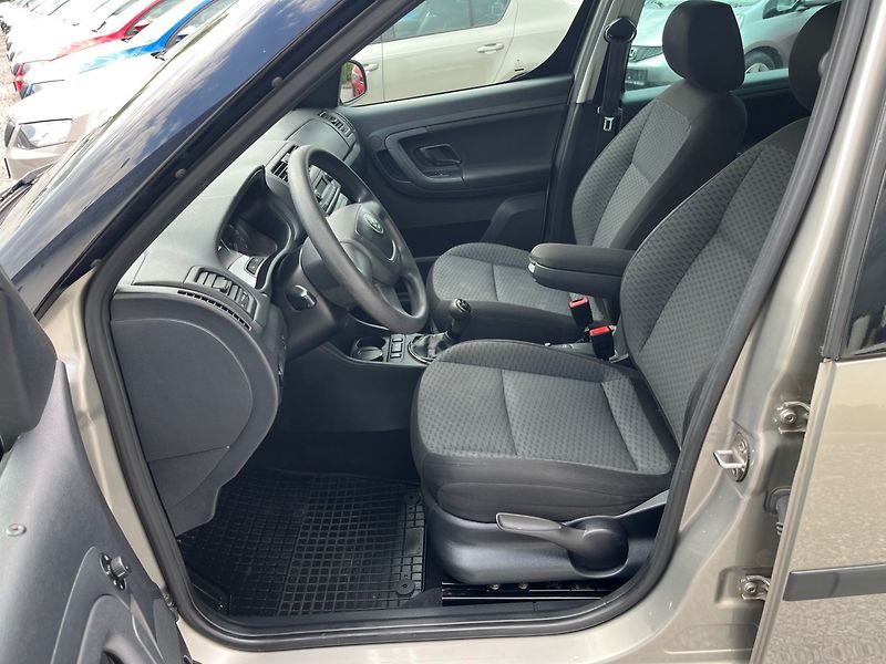 Škoda Roomster (2010) 1.6 TDI Velmi pěkný - fotka 7 z 19