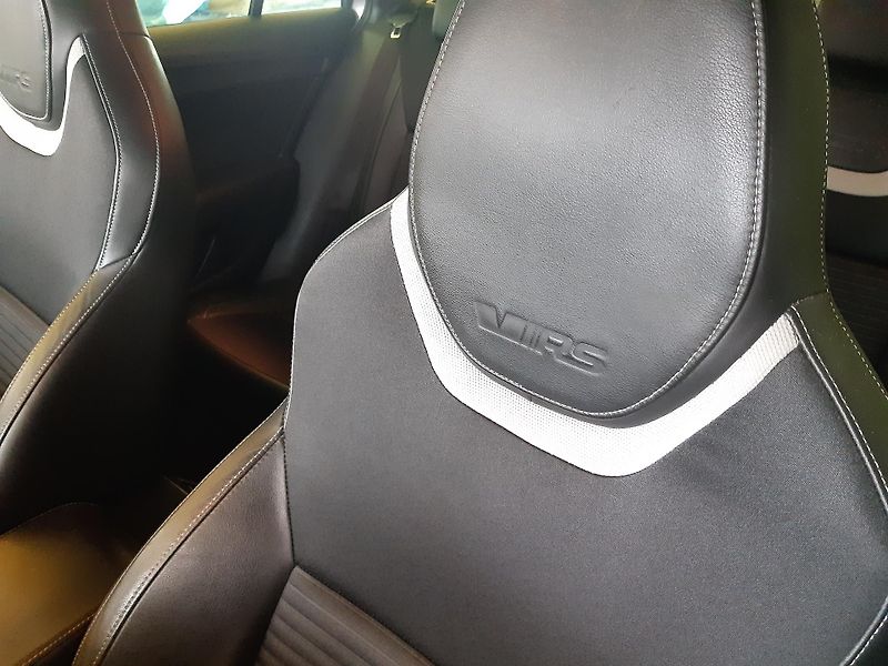 Škoda Octavia 2.0 TDI RS COMBI NAVI - fotka 9 z 29