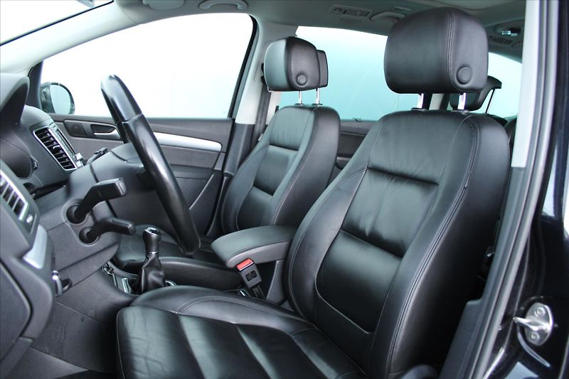 Volkswagen Sharan 2.0TDI 4MOTION HIGHLINE 7-MÍST - fotka 10 z 31