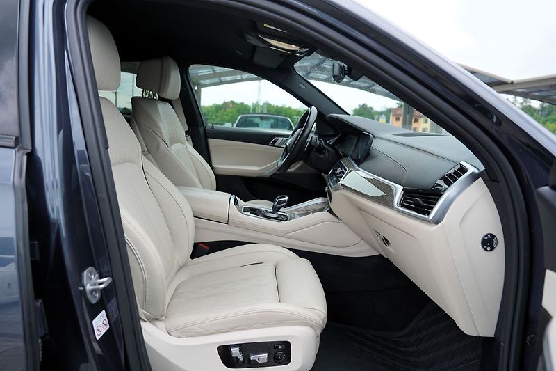 BMW X6 M50i xDrive Lasery, ČR, 530PS - fotka 34 z 48