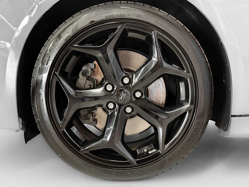 Ford Focus 2.0L 184KW ECOBOOST ST, RECARO - fotka 9 z 21