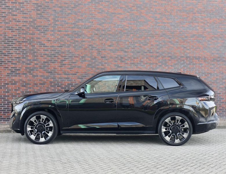 BMW XM (2023) 4.4 V8 ehybrid 480 KW - fotka 15 z 57