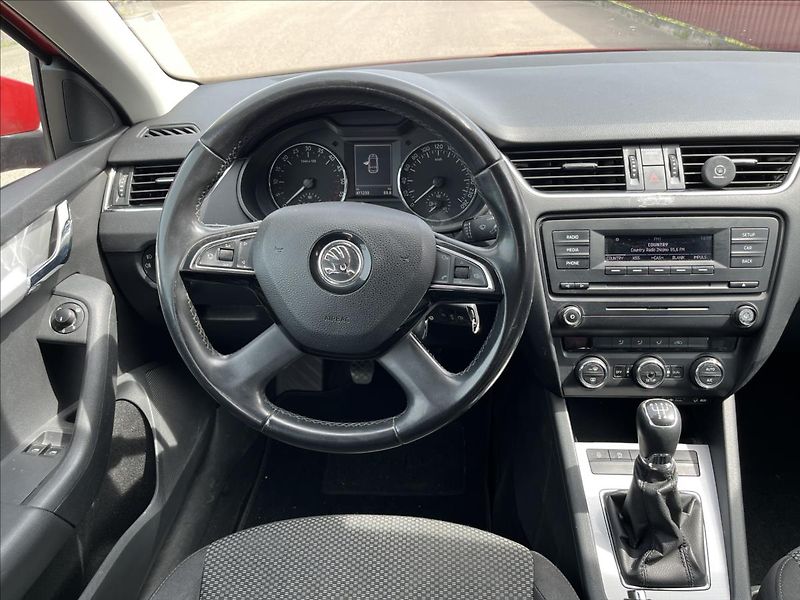 Škoda Octavia 1,6 TDi AMBIENT KLIMA STK 1/28 - fotka 14 z 34