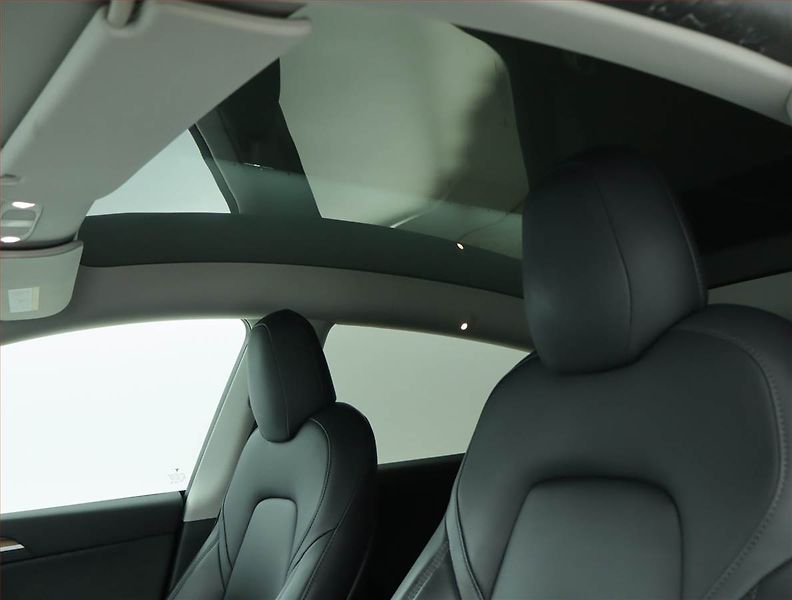 Tesla Model Y (2022) Long Range AWD 79kWh, SoH 90% - fotka 16 z 21