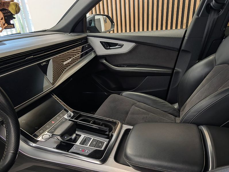 Audi Q8 50 TDI S-LINE 3.0 210 kW QUATT - fotka 17 z 32