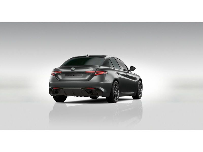 Alfa Romeo Giulia (2026) 2.0T 280k AT8 ZF Q4 4x4 Veloce - fotka 4 z 6