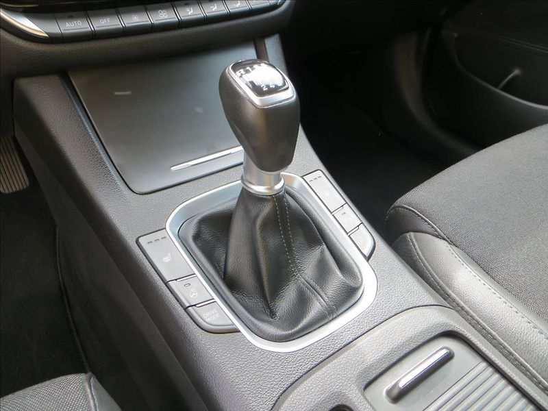 Hyundai i30 1,5 T-GDI M-Hev Style kombi - fotka 14 z 30