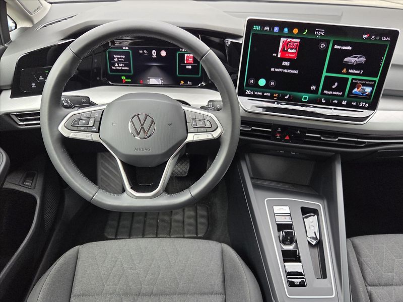 Volkswagen Golf 1,5 eTSi 110kW DSG Tov.záruka - fotka 13 z 23