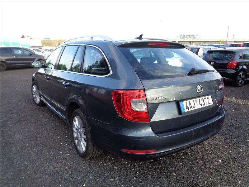 Škoda Superb 2,0 - fotka 1 z 14