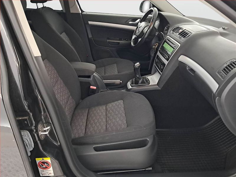 Škoda Octavia (2011) 1.6 TDI, Tempomat - fotka 9 z 17