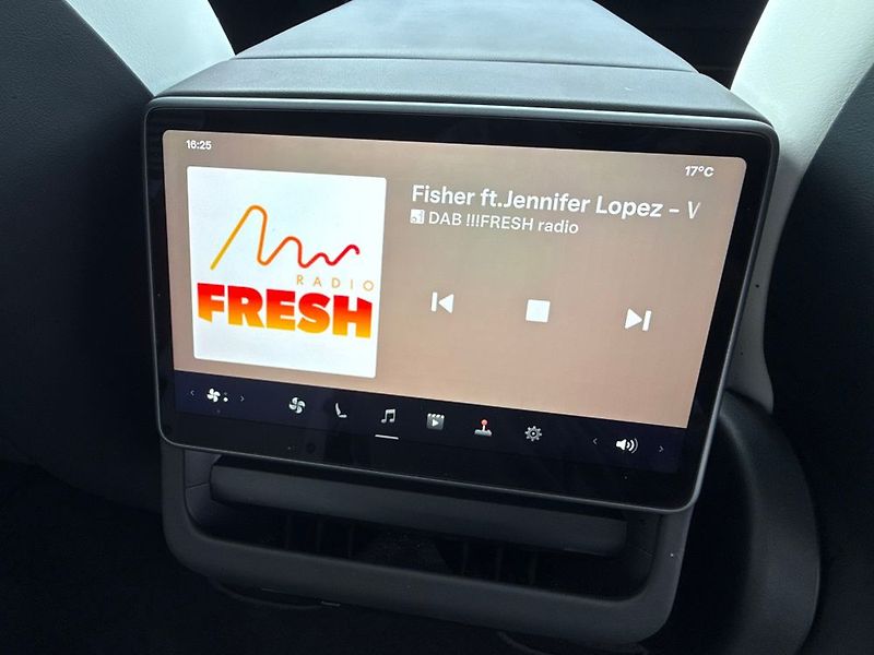 Tesla Model Y (2025) - fotka 45 z 76