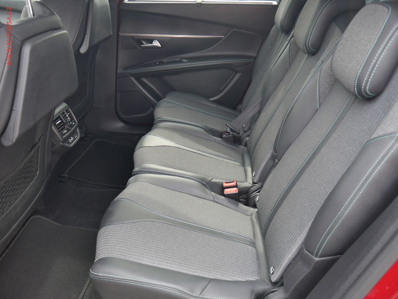 Peugeot 5008 (2022) 1.2PT, 1.maj,ČR, Allure, AT - fotka 10 z 23