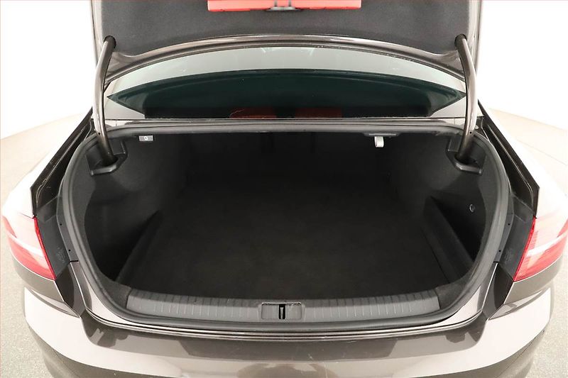 Volkswagen Passat (2015) 1.4 TSI, Automat, Kůže, Navi - fotka 17 z 18