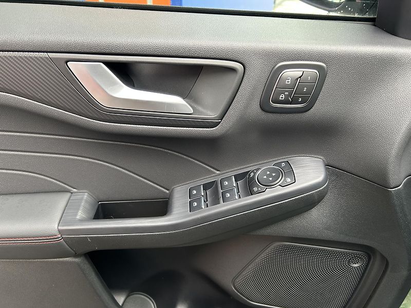 Ford Kuga 2.5Hybrid PHEV 134kW ST-Line X - fotka 17 z 37