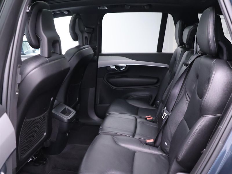 Volvo XC90 2,0 173 kW AWD Momentum DPH 7m - fotka 18 z 39