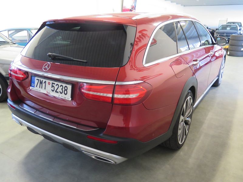 Mercedes-Benz Třídy E (2017) 220d,4M,All-Terrain,tažné, DPH - fotka 4 z 33