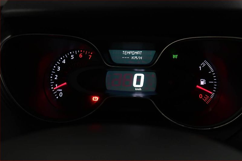 Renault Captur (2017) 1.2 TCe, Navi, Tempomat - fotka 11 z 19