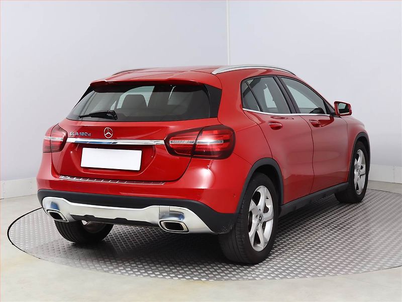 Mercedes-Benz GLA (2018) 180 d, Automat, Serv.kniha - fotka 5 z 23