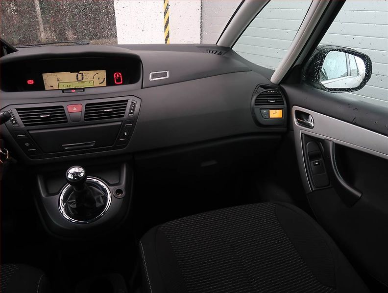Citroën C4 Picasso (2011) 1.6 i, nová STK, dobrý stav - fotka 8 z 18